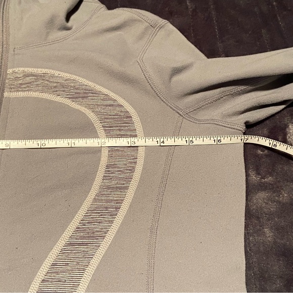 Lululemon grey in stride jacket size 4 - Picture 4 of 5
